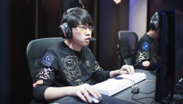 篮球篮网全队完成高强度训练