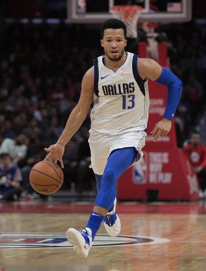 以其敏锐的 以其敏锐的